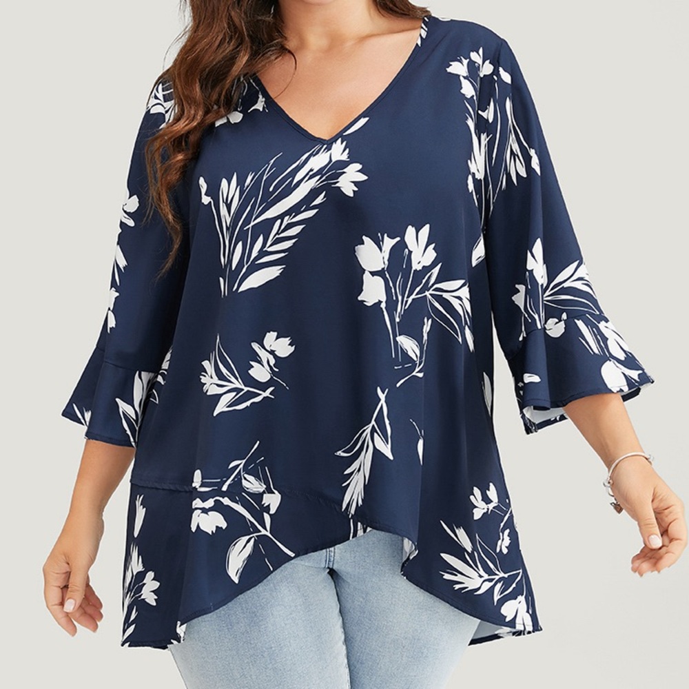 BloomChic Floral Blue and White Blouse with Arm Detail Size 22-24